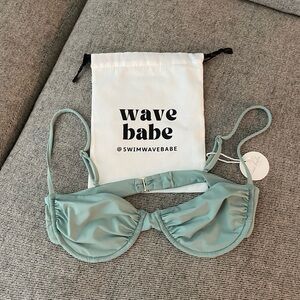 NWT Wavebabe Tropez Swim Top in Spanish Moss